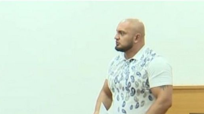 Qazinin çənəsini sındırmaqda təqsirləndirilən idmançı məhkəmədə ifadə verib - VİDEO 