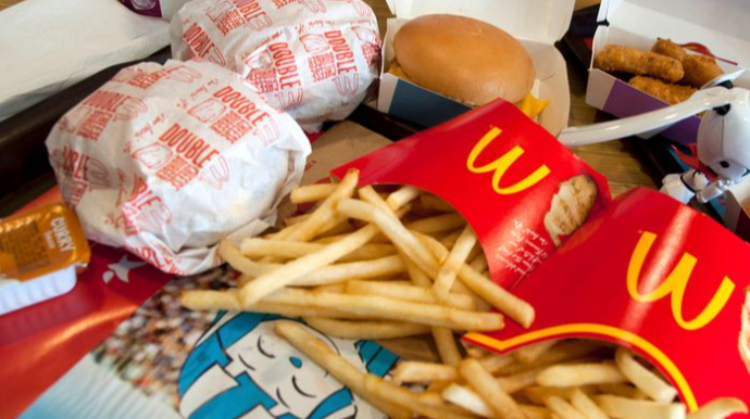 “McDonald’s”dan sifariş verdiyi yeməkdən narazı qalıb pulunu geri istədi; görün nə baş verdi - ŞİKAYƏT 
