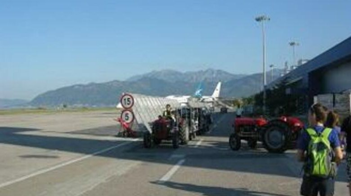 İrəvana gedən mərkəzi yola və bir neçə kəndə Azərbaycan bayrağı sancıldı – VİDEO 