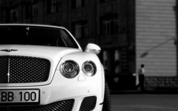 İnterpolun axtardığı Pirişovun Bakıdakı əməlləri: lüks maşınlar, bahalı nömrələr…