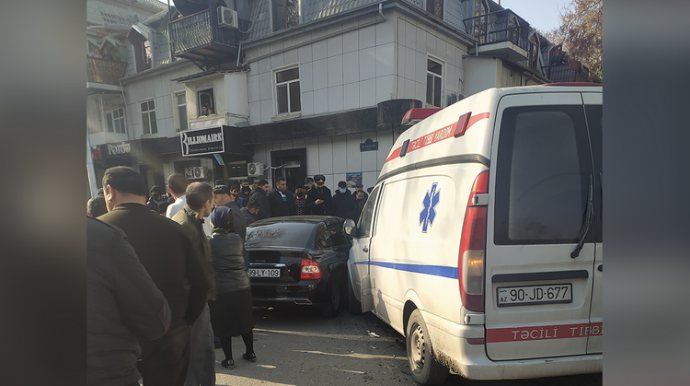 Mingəçevirdə təcili yardım avtomobili qəzaya düşüb, xəsarət alanlar var - FOTO