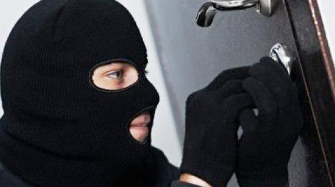 Abşeronda evlərdən oğurluq edənlər saxlanıldı 