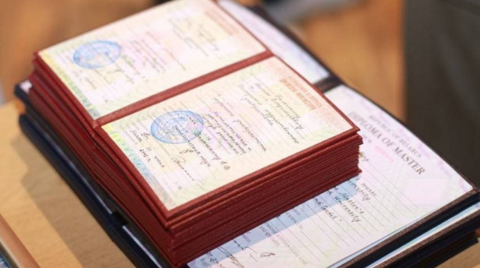 Türkiyə universitetlərindən alınan diplomlar hansı halda tanınmır?