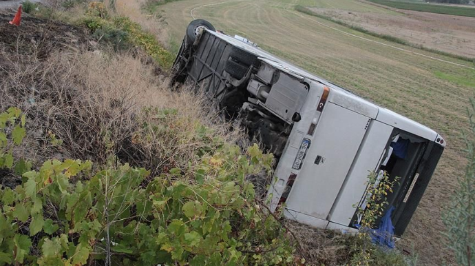 Avtobus aşdı: 13 ölü, 37 yaralı 