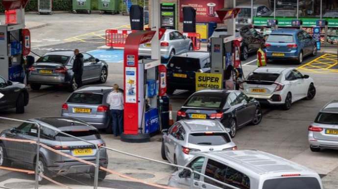 Böyük Britaniyada yanacaq böhranı dərinləşir