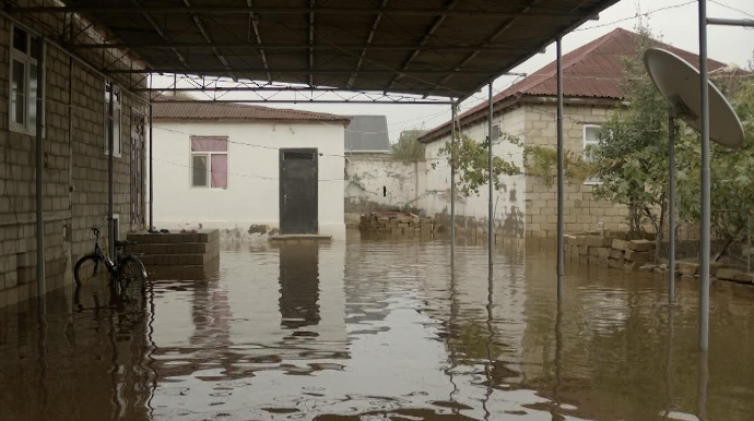 Hacıqabulda yüzlərlə həyətyanı sahə su altında qalıb - FOTO 