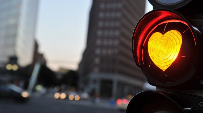 Binəqədidə "04" sürücsü 25 yaşlı qızı vurdu