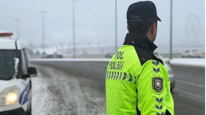 Polislər piyadaların rahat və təhlükəsiz hərəkətini təmin edir - FOTOLAR