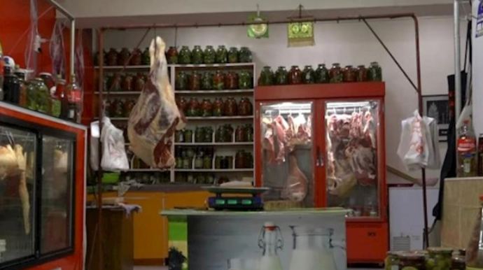 "Ya pul verməlisən, ya da obyekti bağlamalısan" — AQTA və qəssablar arasında qalmaqal - VİDEO