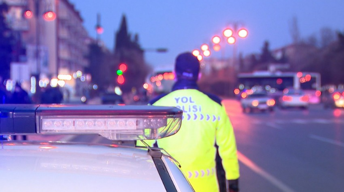 Yol polisində işə düzəltmək adıyla 25 min rüşvət alan QHT sədri həbs edildi - FOTO 