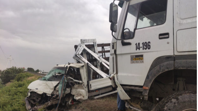 İki yük maşını TOQQUŞDU:  Yaralılar var - FOTO 