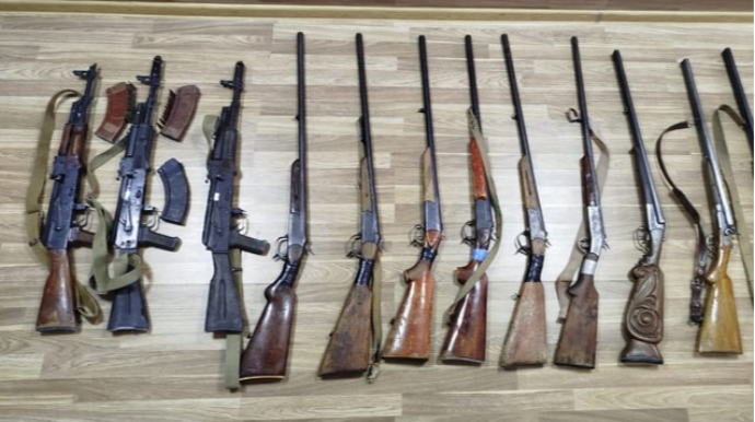 Polis bu dəfə 79 tüfəng, 10 avtomat aşkarladı 