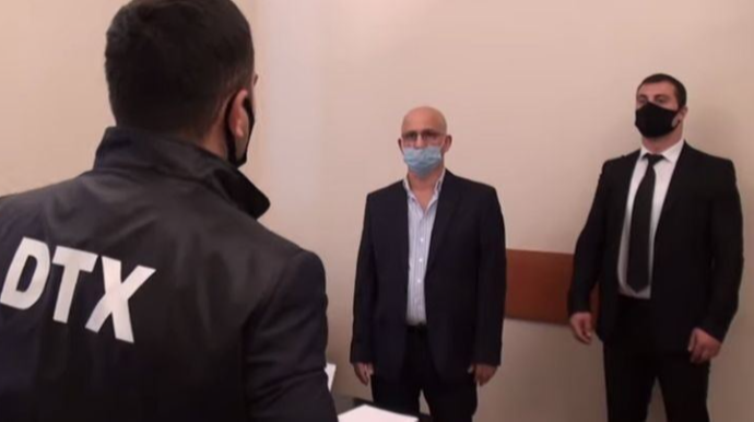 XİN-in həbs edilən şöbə müdiri məhkəməyə gətirildi