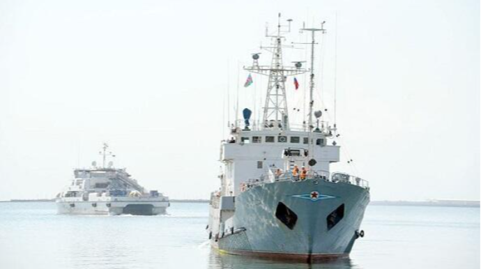 Rusiya Azova əlavə gəmilər göndərir 