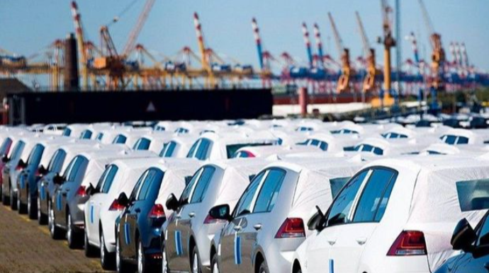Minik avtomobillərinin gömrük ərazisinə gətirilməsinə görə əlavə haqq alınacaq