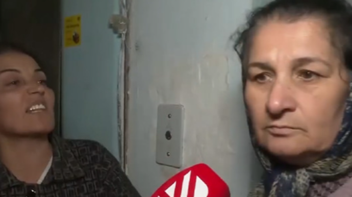 32 ildir evində yaşayan keçmiş məcburi köçkünü çıxara bilmir - VİDEO