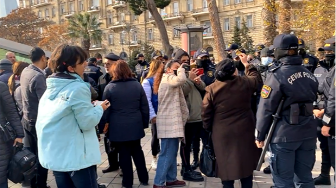 “Tərtər işi”ndə ittiham edilənlərin yaxınları toplaşdı - DİN-dən reaksiya 