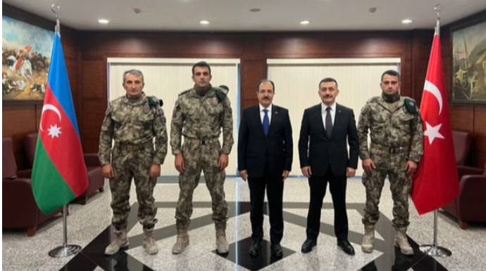 Cahit Bağçı Bakıdakı Türkiyə xüsusi təyinatlıları ilə görüşdü - FOTO