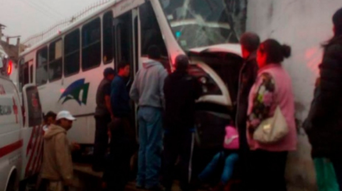 Meksikada avtobusun evə çırpılması nəticəsində 19 nəfər ölüb - FOTO