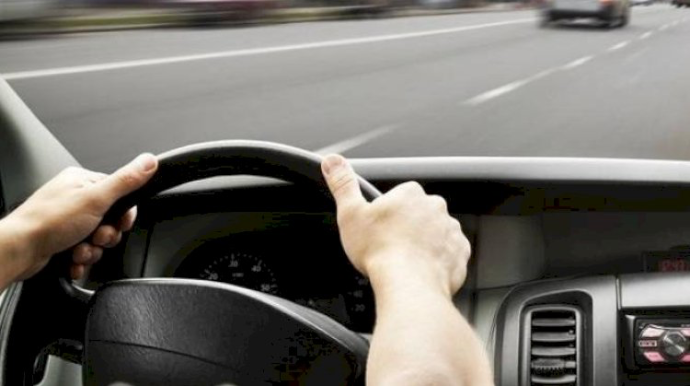 Avtomobildə siqaret çəkənlərin DİQQƏTİNƏ! - İnzibati məsuliyyət yarana bilər