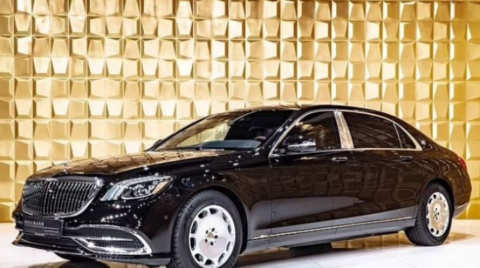 Oliqarxın zirehli “Maybach”ı da əldən çıxdı: qumbaraatana davam gətirə bilir...  - FOTO