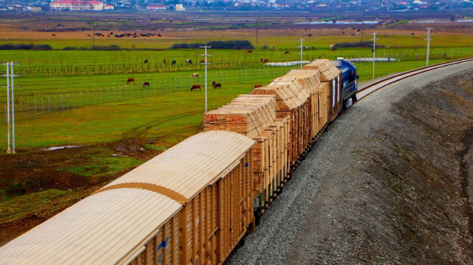 Первый блок-поезд из Китая в Финляндию прибыл в Бакинский порт