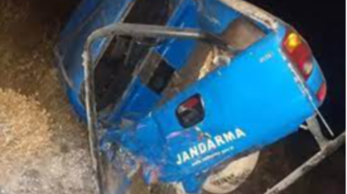 Yük maşını jarndarma avtomobilinə çırpıldı, 5 nəfər yaralandı 