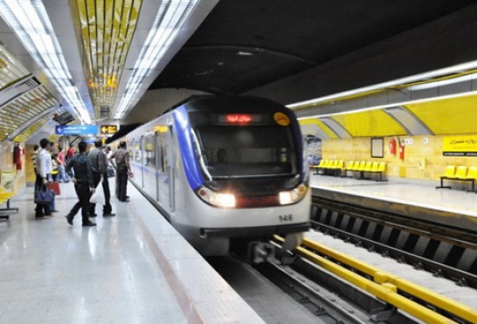 Metroda polis atəş açıd: 1 yaralı 