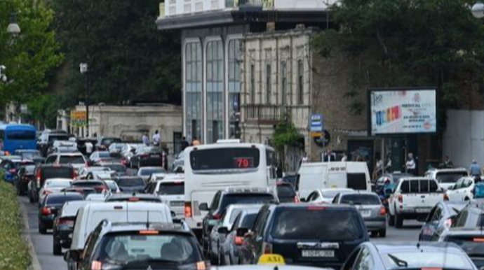 Bakı yollarında son vəziyyət açıqlanıb: Yeddi istiqamətdə SIXLIQ var 