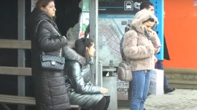 Bu dayanacaqlardan uzaq durun:  50 dəqiqə avtobus gözləyəcəksiniz  - VİDEO