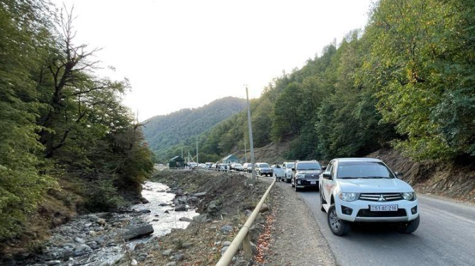 Kəlbəcər sakinlərinin doğma şəhərə ilk səfəri başlayıb  - FOTO