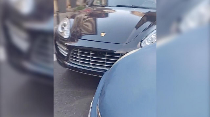 Qaydaya əməl etməyən “Porsche” “Prius”u hədəfinə saldı  - VİDEO