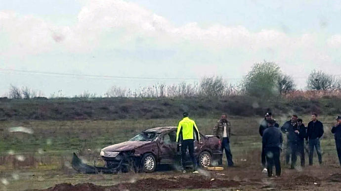 Biləsuvarda "Nissan" aşdı - 4 nəfər xəsarət aldı - FOTO