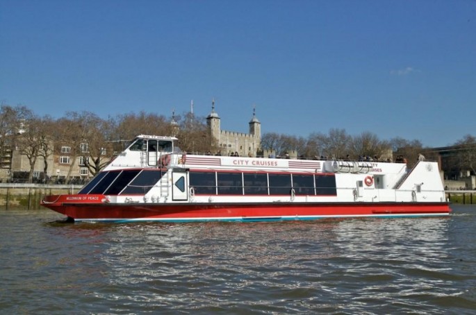 Çexiyada çay nəqliyyatı havanı çirkləndirən mənbə hesab edilib