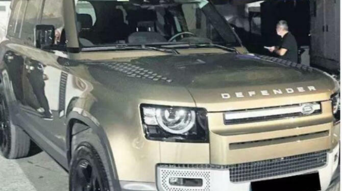 Məşhur müğənni 7 milyona avtomobil aldı - FOTO