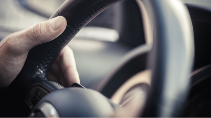 Avtomobil saatda 110 kilometrlə hərəkət edəndə sükan niyə titrəyir? – Usta səbəbləri AÇIQLADI 