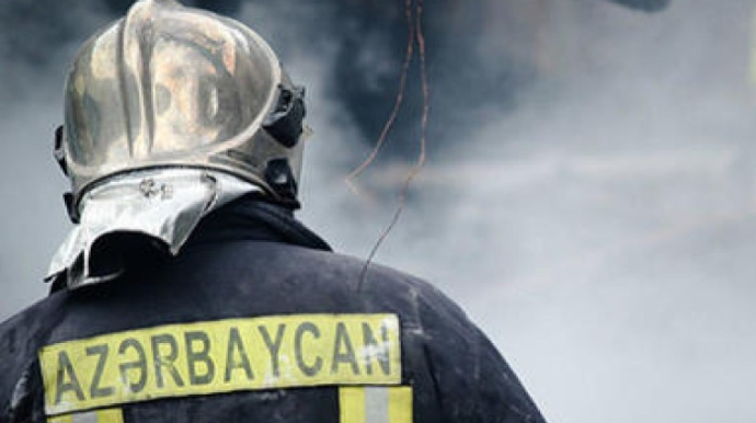 Bakıda yaşayış binasında yanğın olub, 7 nəfər təxliyə olunub - VİDEO 