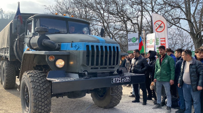 Sülhməramlıların daha 4 avtomobili Laçın yolundan keçdi