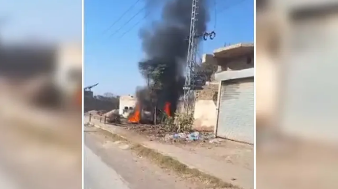 Silahlı şəxslər avtomobili pusquya saldılar 