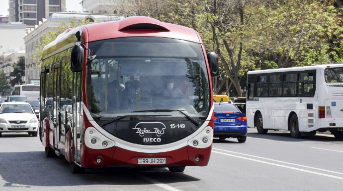 122 avtobusun hərəkət intervalında gecikmə var 