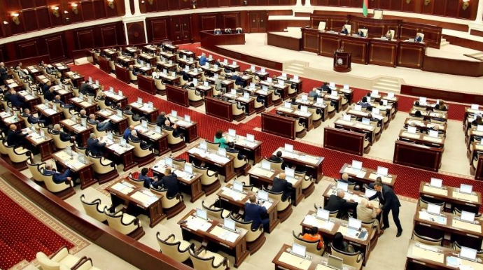 Deputatlar məzuniyyətdən geri çağırıldı