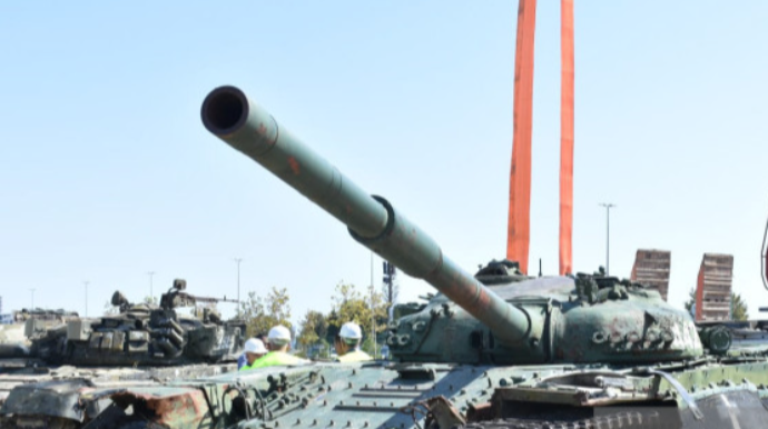 Albert Aqarunovun vurduğu tank Hərbi Qənimətlər Parkında  - FOTO