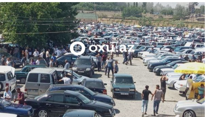 Koronavirus dövründə Bərdənin maşın bazarında sıxlıq: Karantin qaydaları pozulur  - VİDEO