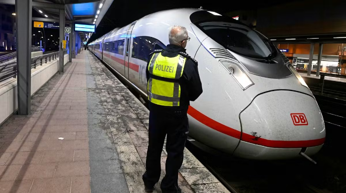 Qatarda qaz bombası partladan gənc 12 nəfəri yaraladı - FOTO