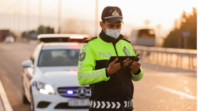 Deputat:  “Polis əməkdaşlarının maaşı azdır, ən azı iki dəfə artırmaq lazımdır”