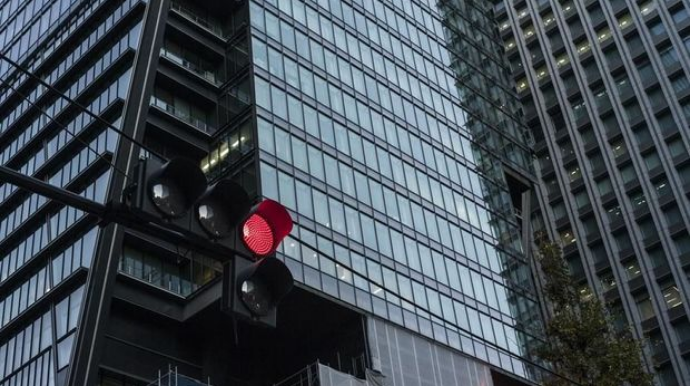 Qadın intiqam məqsədi ilə maşınla 49 dəfə qırmızı işıqdan keçib