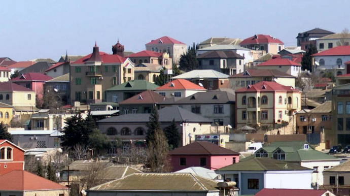 Masazırda təhlükə saçan bitişik evlər - İcra hakimiyyəti icazə verib? - VİDEO 