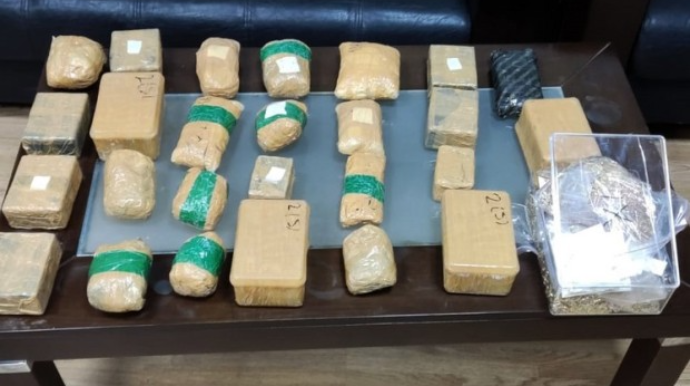 Gömrükçülər "çipsi" gətirən maşından 18 kq qızıl tapdı   - FOTO