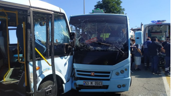 Turistləri daşıyan avtobuslar toqquşdu: Çox sayda yaralı var 