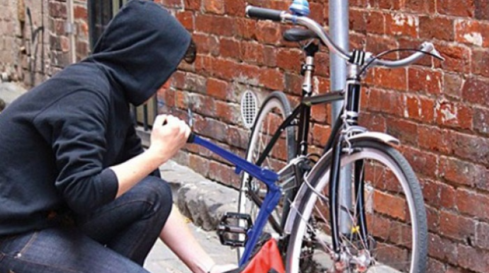 Bakıda evin həyətindən iki velosiped oğurlandı 